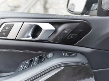 X5 SDrive40i M-SPORTPAKET HUD H&K 360° LED