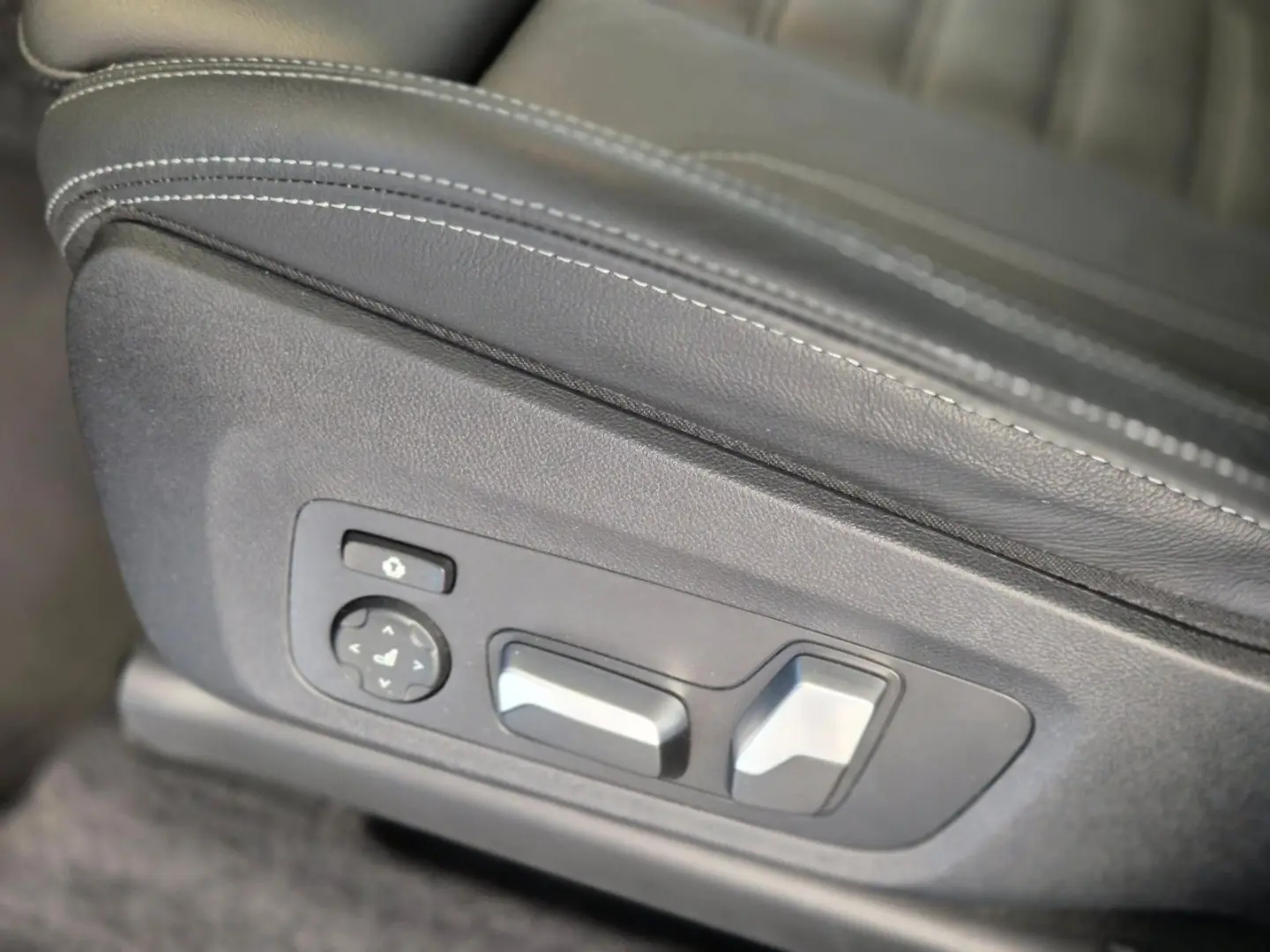 X3 M40 i LEDER NAV LED AHK STDHZ MEMORY H&K ACC