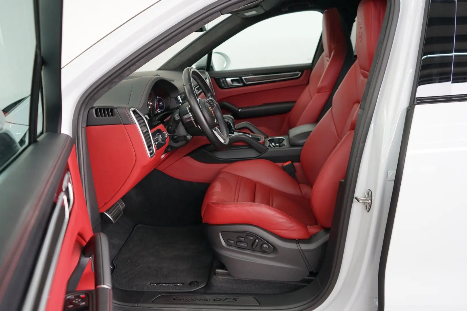 Cayenne Coupe GTS*LEDER-ROT*PDCC*HAL*MEGA-SPEC !