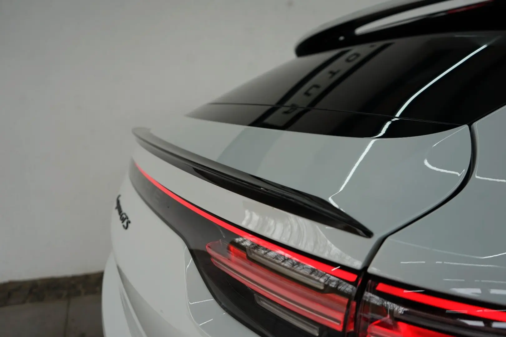Cayenne Coupe GTS*LEDER-ROT*PDCC*HAL*MEGA-SPEC !