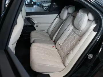 740d*xDRIVE*B&W*WARRANTY*PANO*80.826€ NETTO