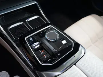 740d*xDRIVE*B&W*WARRANTY*PANO*80.826€ NETTO
