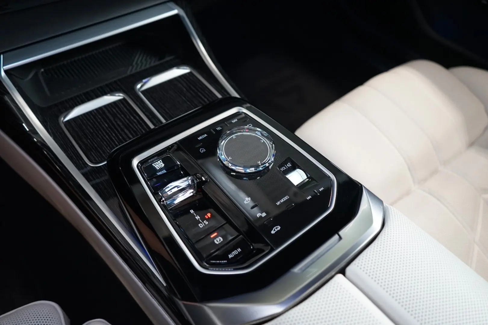 740d*xDRIVE*B&W*WARRANTY*PANO*80.826€ NETTO