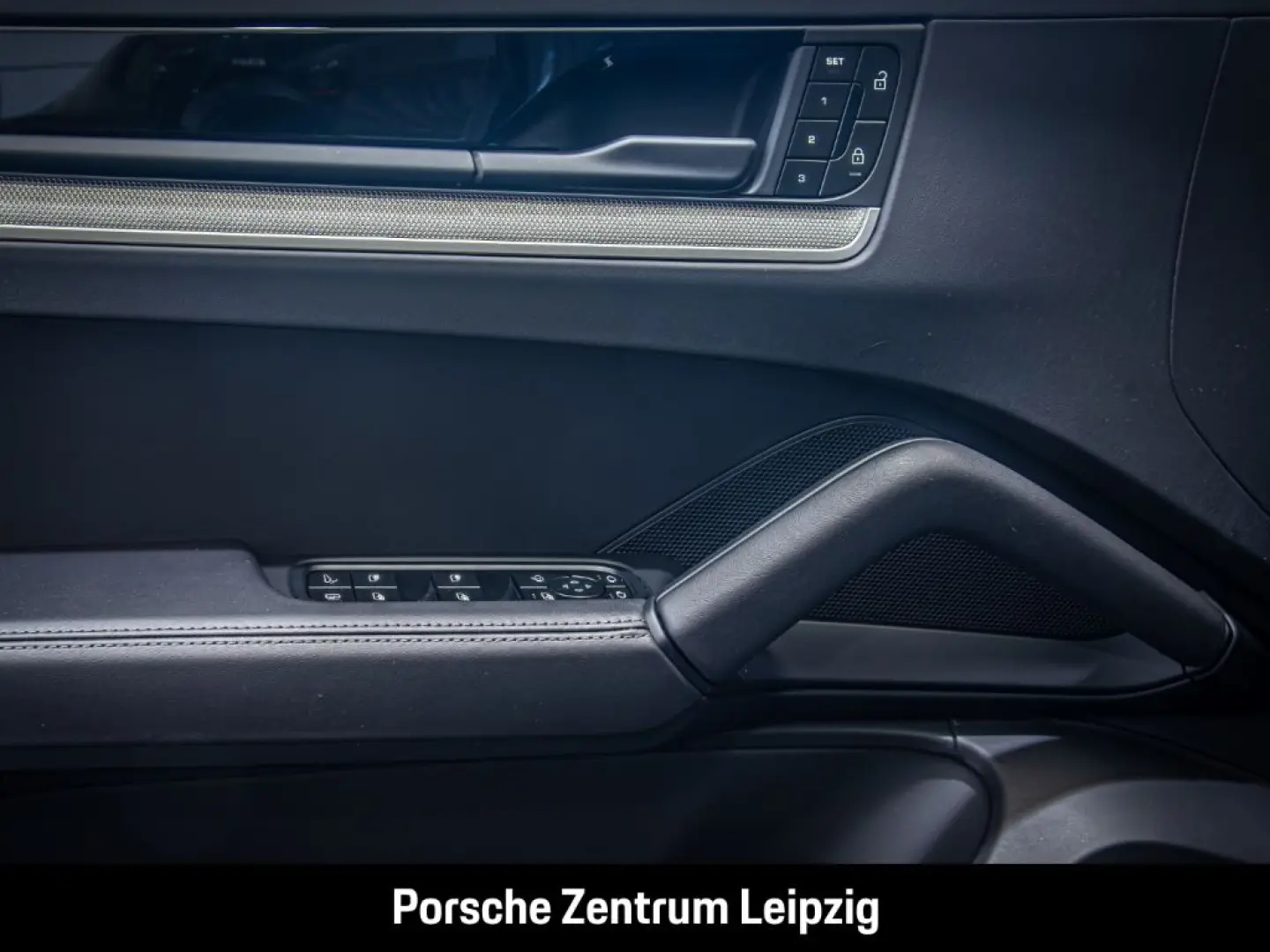 Cayenne E-Hybrid Coupe SportAbgas HD-Matrix 22Zo