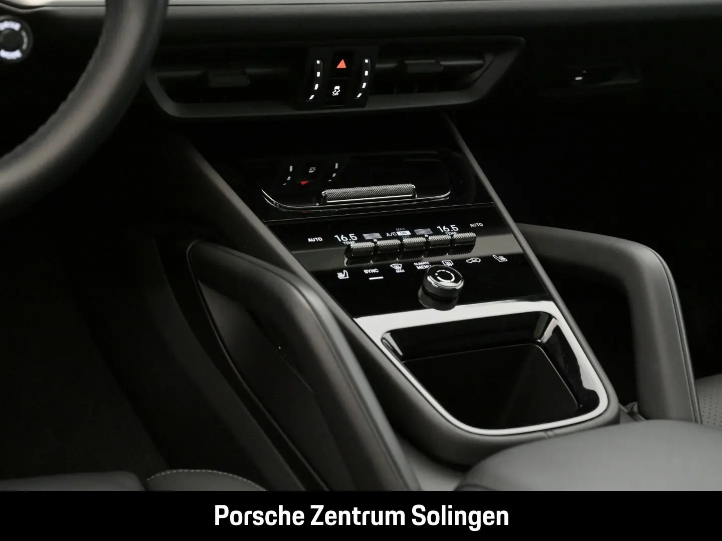 Cayenne E-Hybrid Coupe Bose Surround Abstand 21'