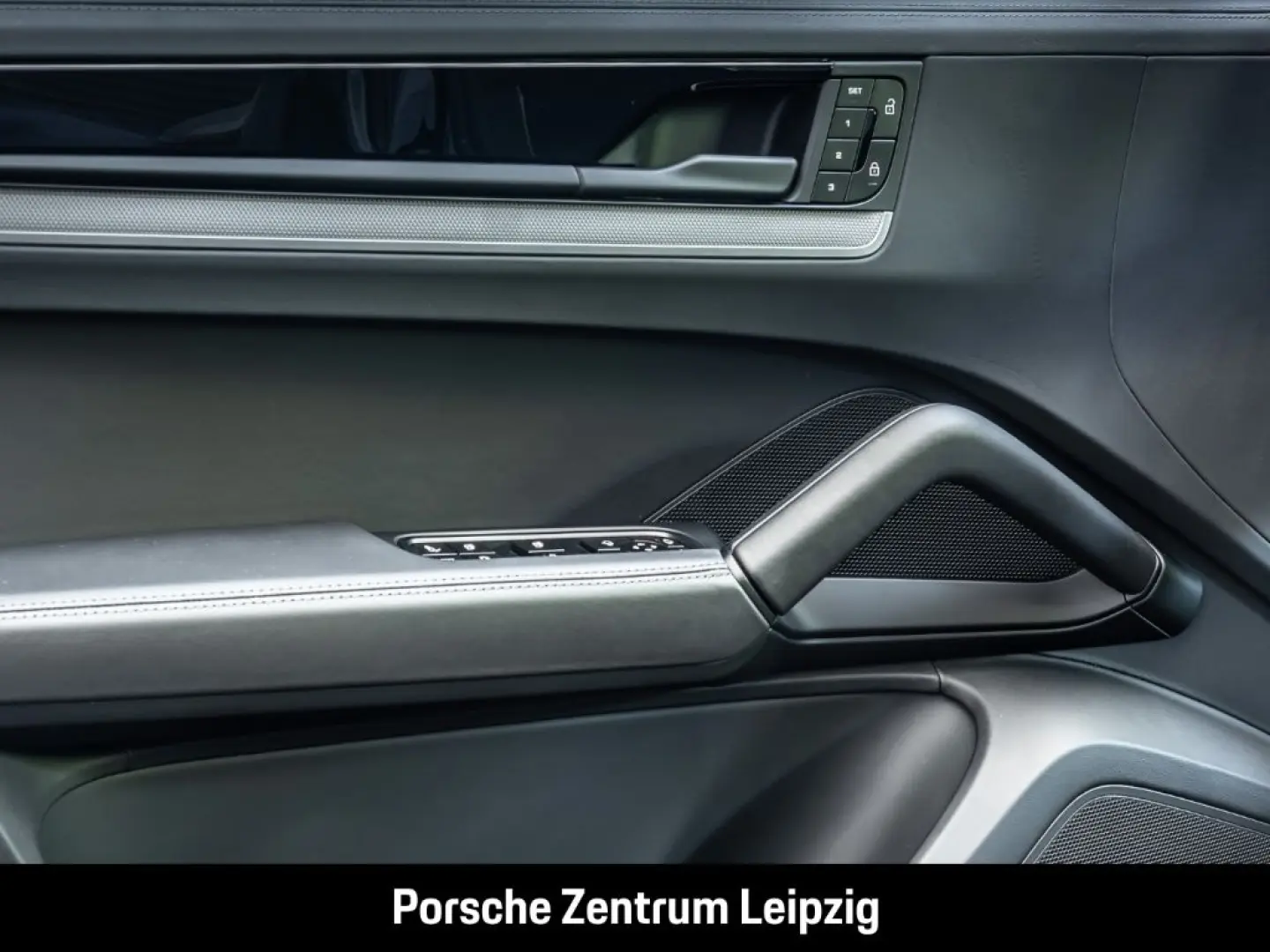 Cayenne E-Hybrid Coupe Sportabgas Sitzklima AHK