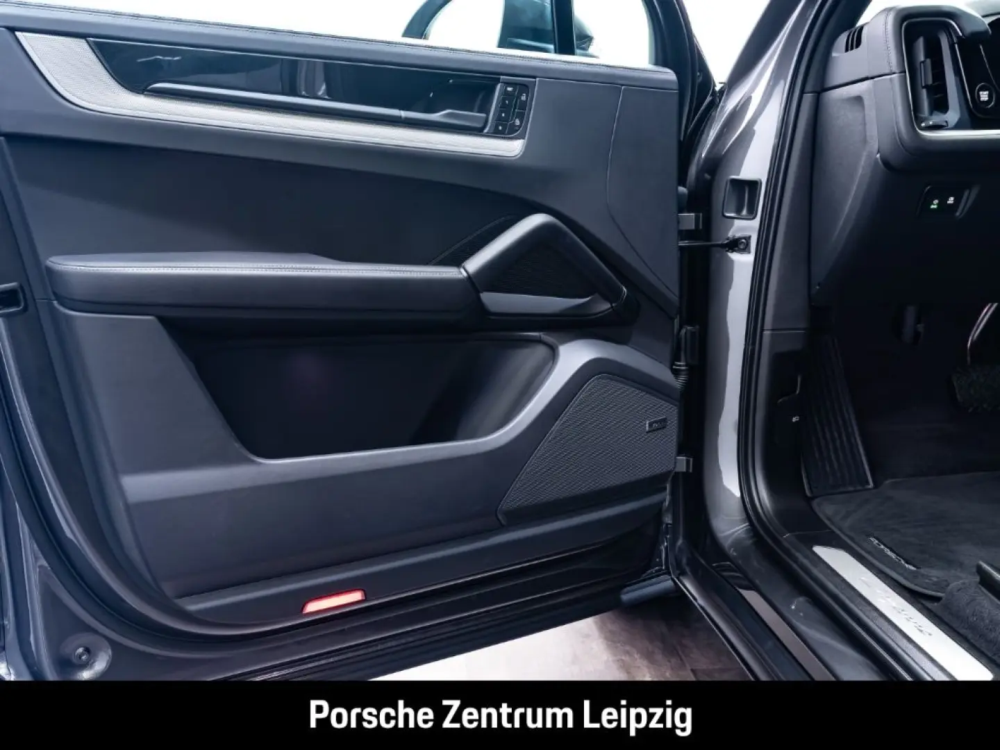Cayenne E-Hybrid Sportabgas HeadUp Massage ACC