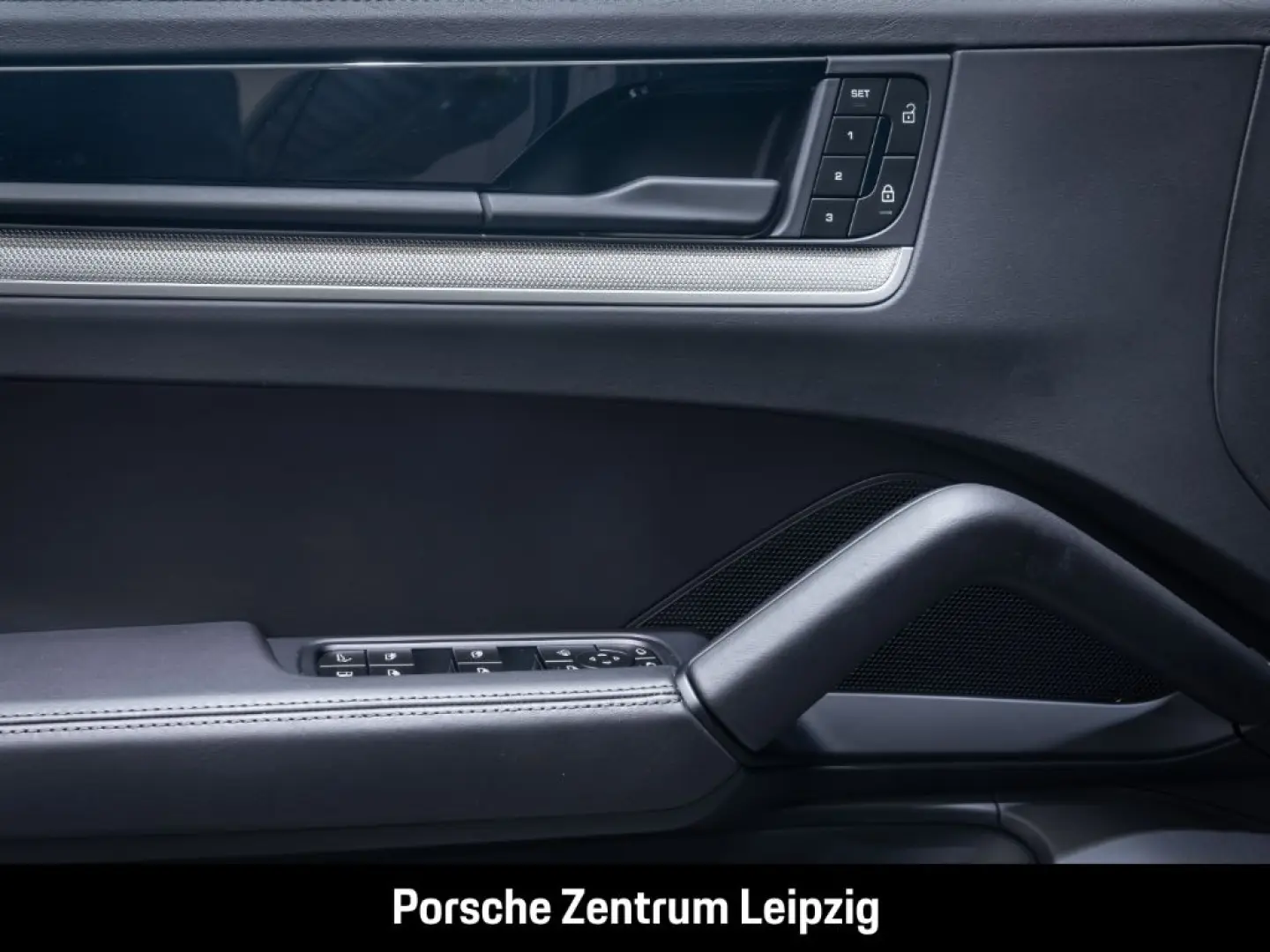 Cayenne E-Hybrid Sportabgas HeadUp Massage ACC