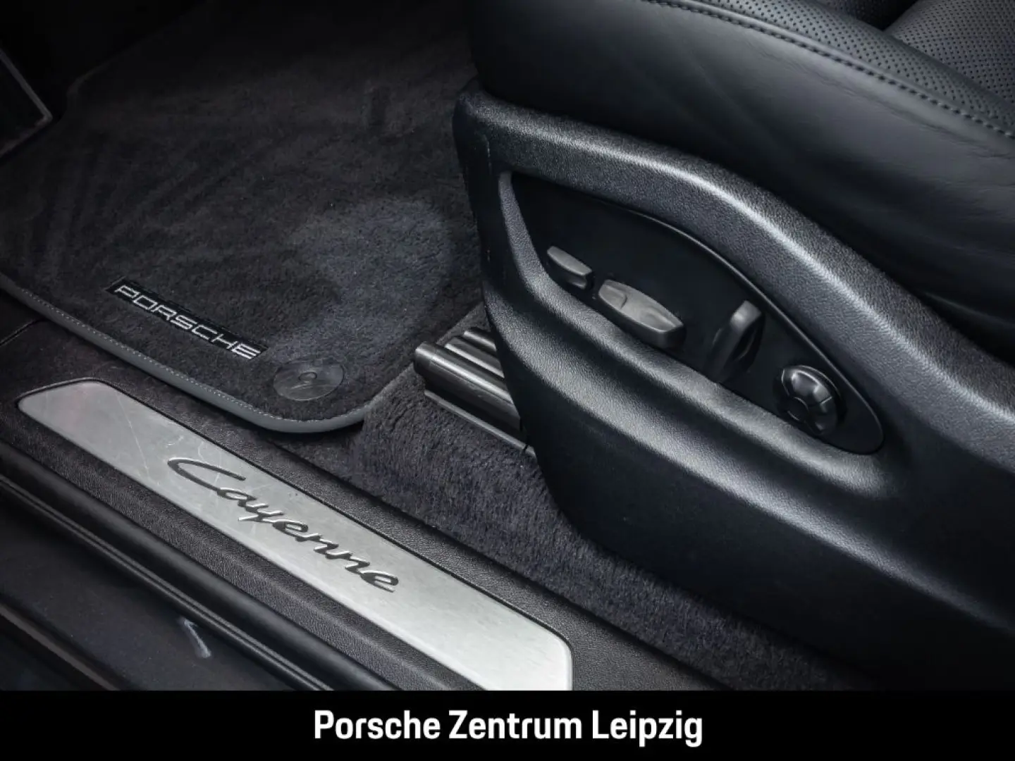 Cayenne E-Hybrid Sportabgas HeadUp Massage ACC