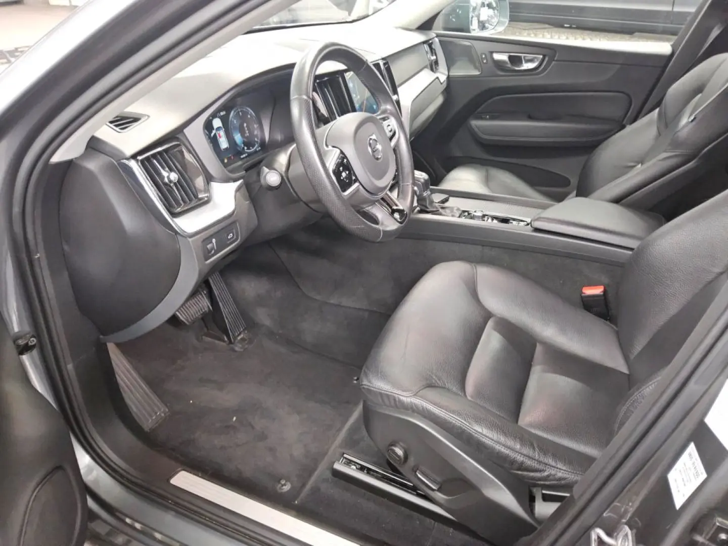 Volvo XC60 D4 Momentum Navi LED Harman-Kardon