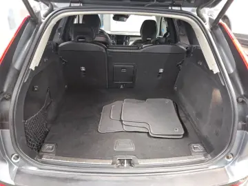 Volvo XC60 D4 Momentum Navi LED Harman-Kardon