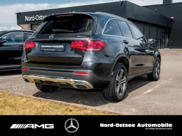 GLC 300 e 4M KAMERA NAVI TEMPOMAT LED AHK SHZ