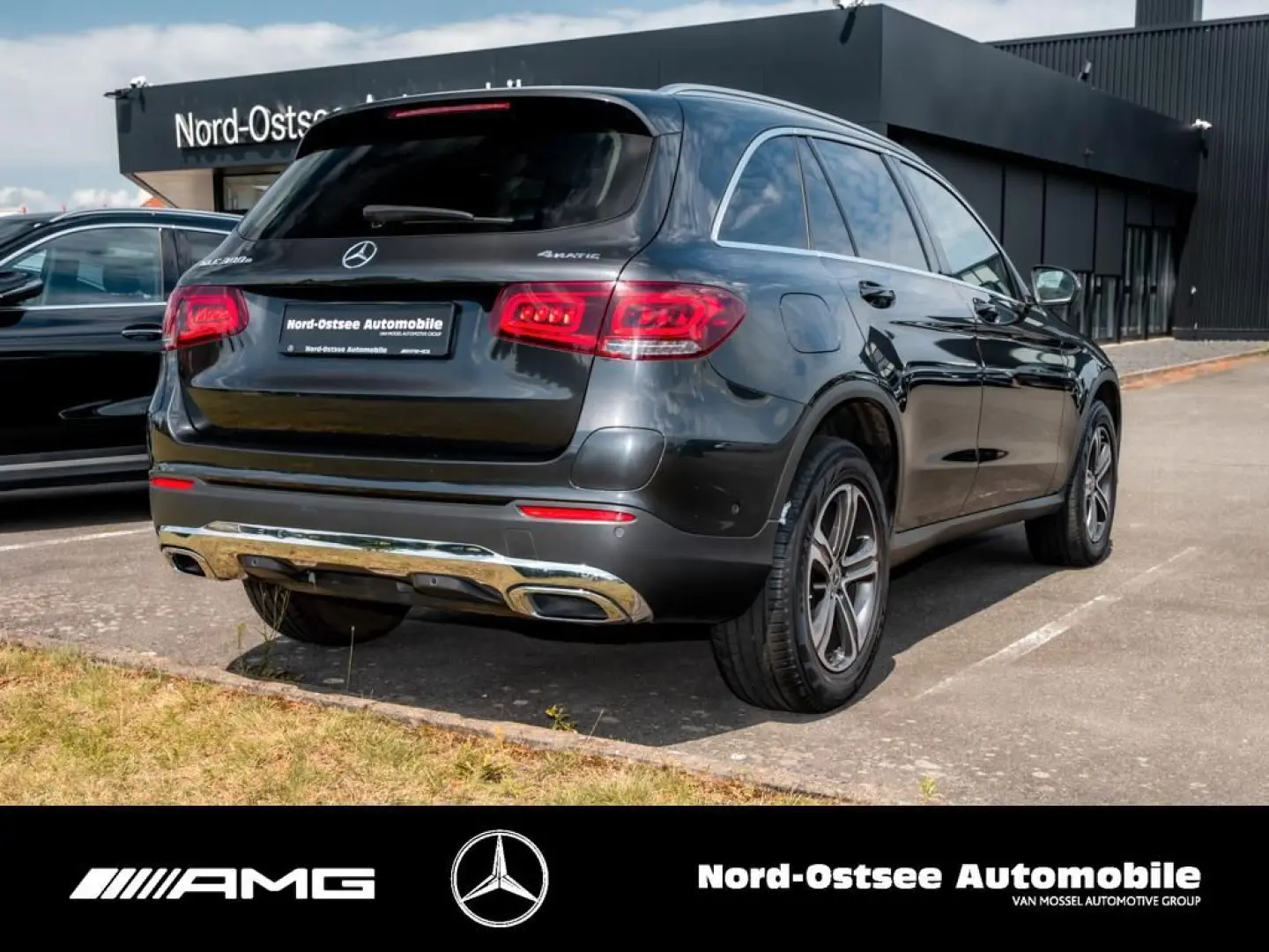 GLC 300 e 4M KAMERA NAVI TEMPOMAT LED AHK SHZ