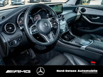 GLC 300 e 4M KAMERA NAVI TEMPOMAT LED AHK SHZ