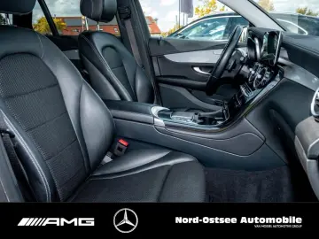 GLC 300 e 4M KAMERA NAVI TEMPOMAT LED AHK SHZ