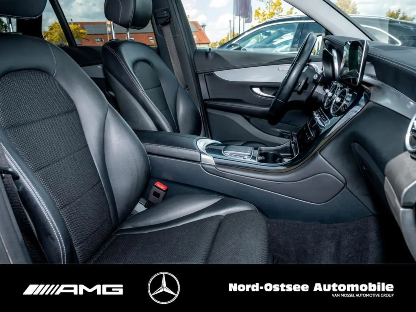 GLC 300 e 4M KAMERA NAVI TEMPOMAT LED AHK SHZ