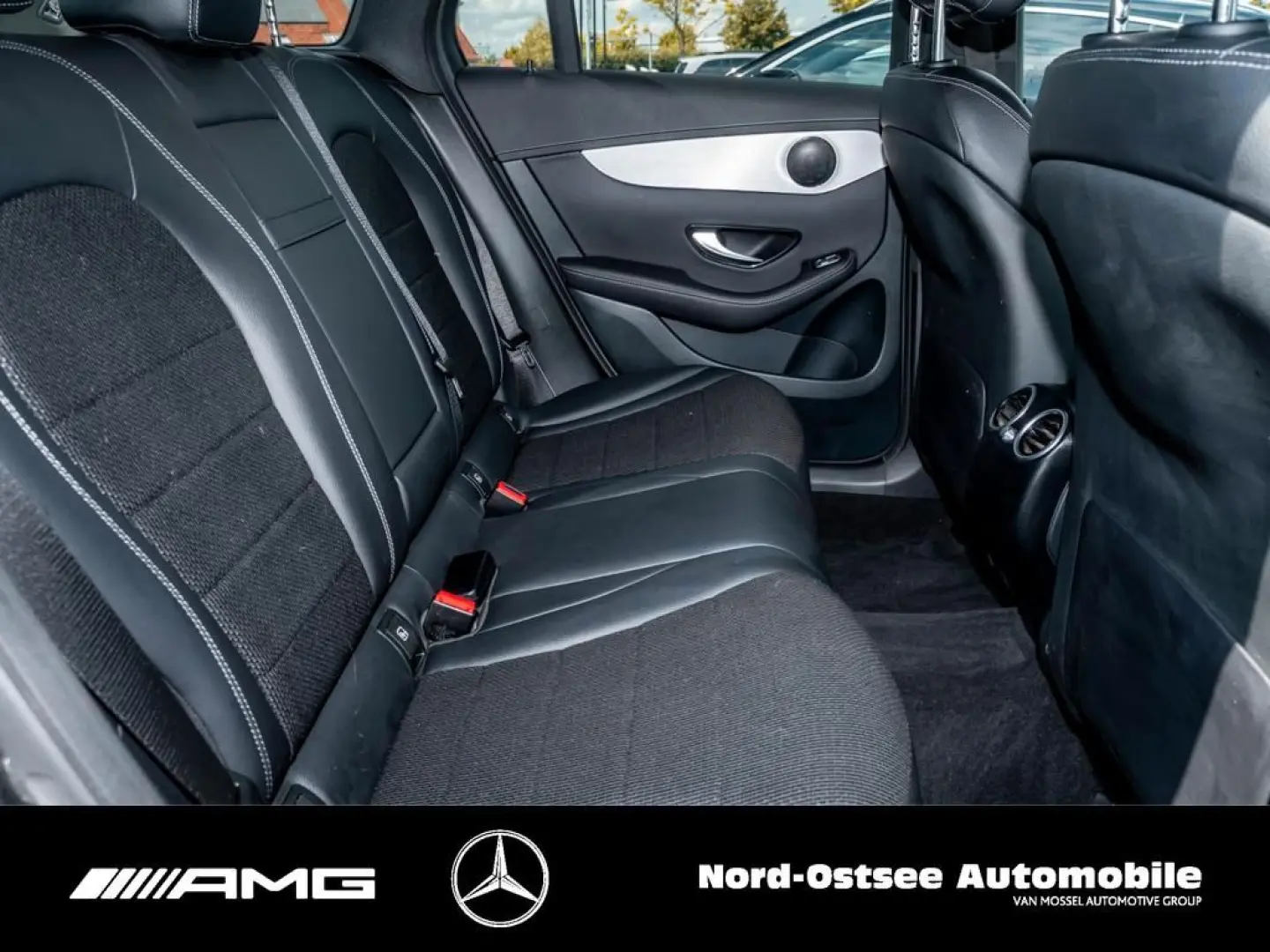 GLC 300 e 4M KAMERA NAVI TEMPOMAT LED AHK SHZ
