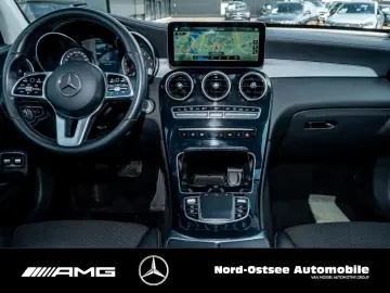 GLC 300 e 4M KAMERA NAVI TEMPOMAT LED AHK SHZ