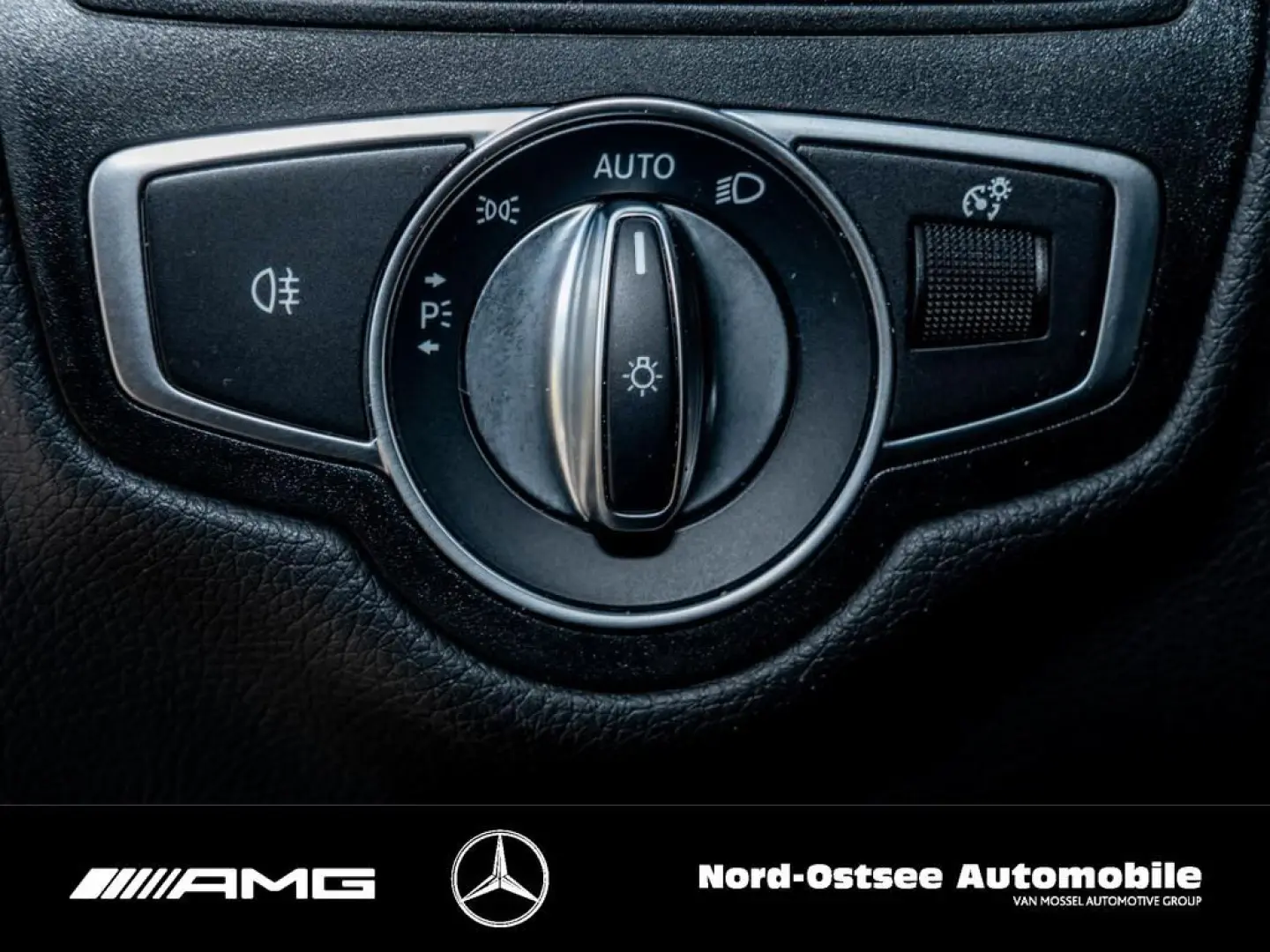 GLC 300 e 4M KAMERA NAVI TEMPOMAT LED AHK SHZ
