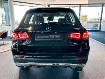 GLC 300 e 4M CHROM+LED+PANO+MBUX+THERMATIC
