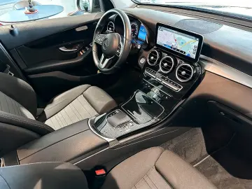 GLC 300 e 4M CHROM+LED+PANO+MBUX+THERMATIC