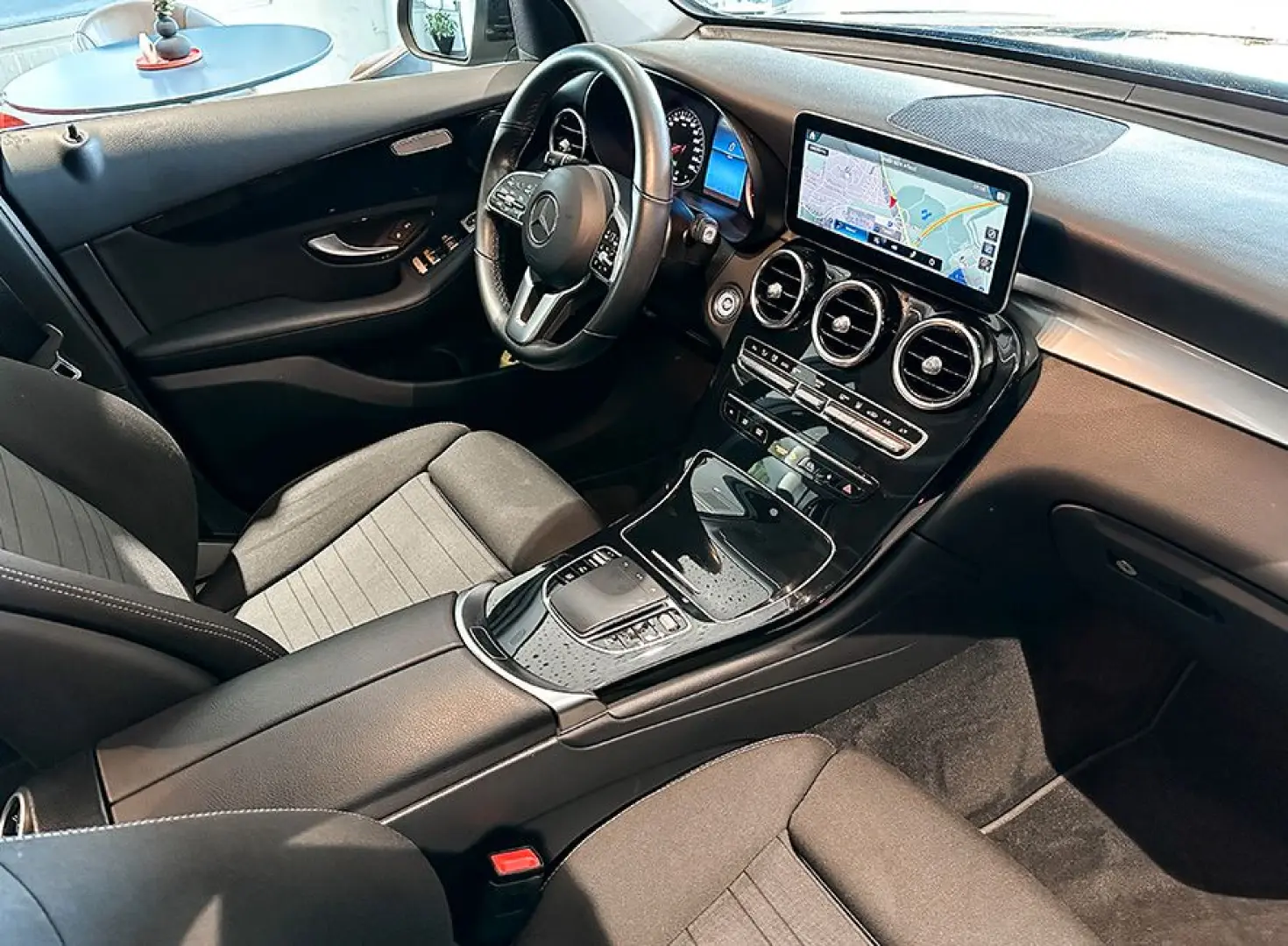 GLC 300 e 4M CHROM+LED+PANO+MBUX+THERMATIC