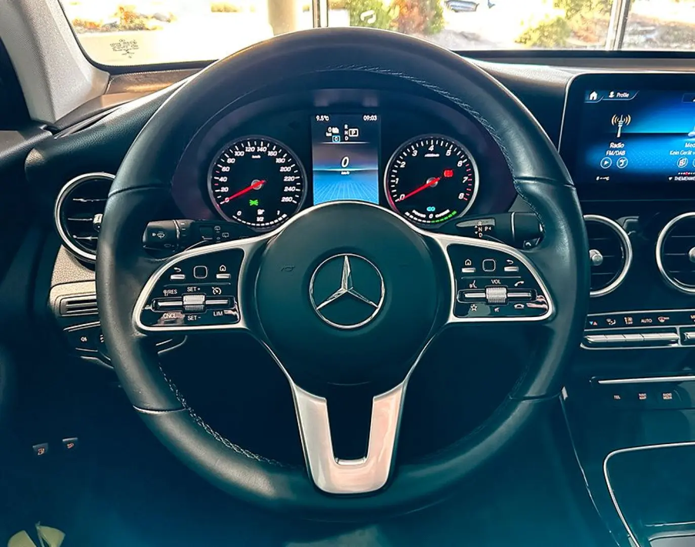 GLC 300 e 4M CHROM+LED+PANO+MBUX+THERMATIC