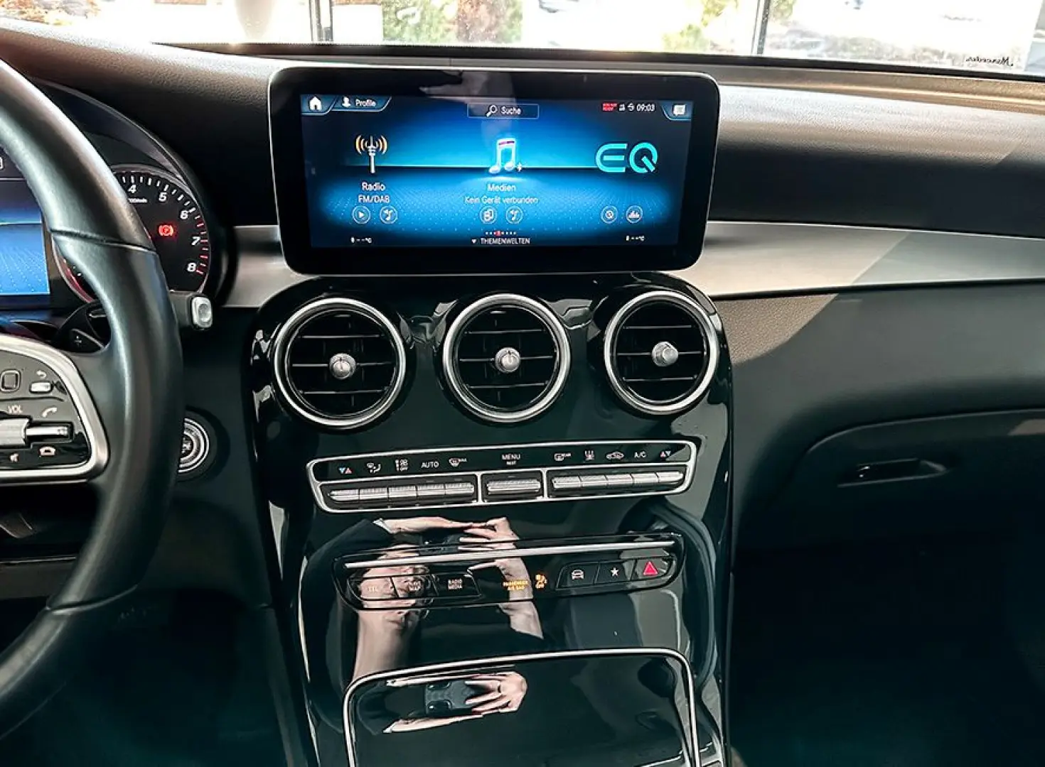 GLC 300 e 4M CHROM+LED+PANO+MBUX+THERMATIC