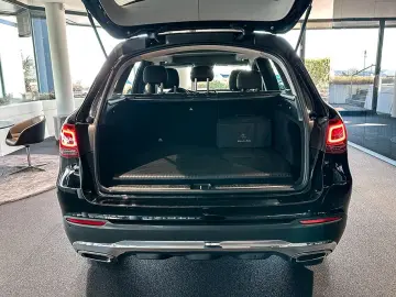 GLC 300 e 4M CHROM+LED+PANO+MBUX+THERMATIC