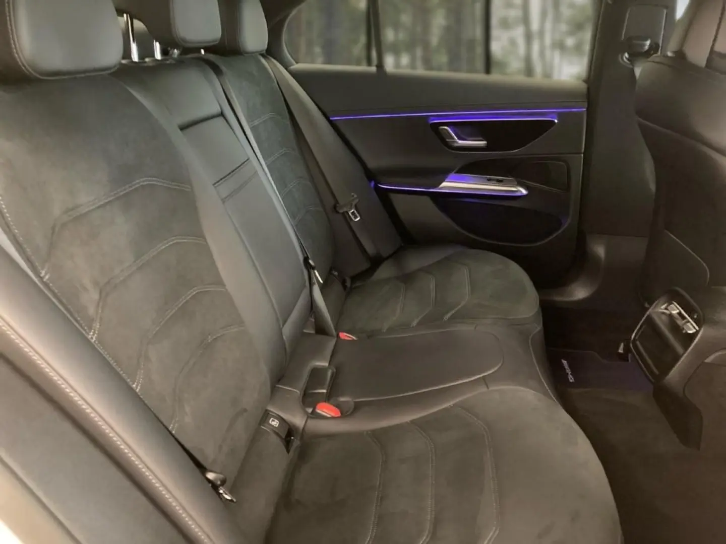 E 220 d AMG-Line+DISTRO+KEYLESS+MBUX Superscreen