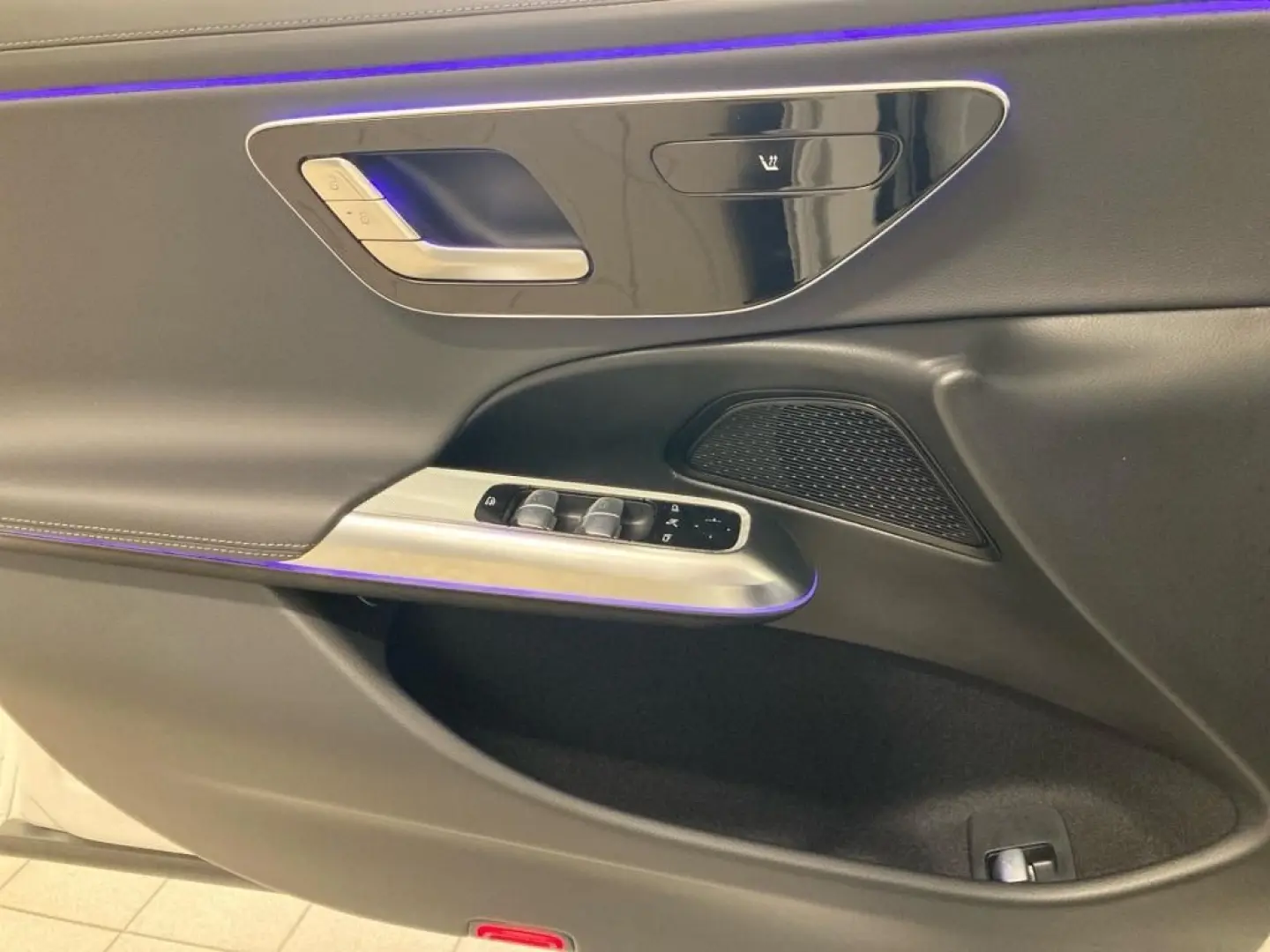 E 220 d AMG-Line+DISTRO+KEYLESS+MBUX Superscreen