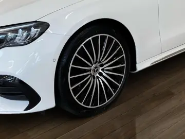 E 220 d AMG-Line+DISTRO+KEYLESS+MBUX Superscreen