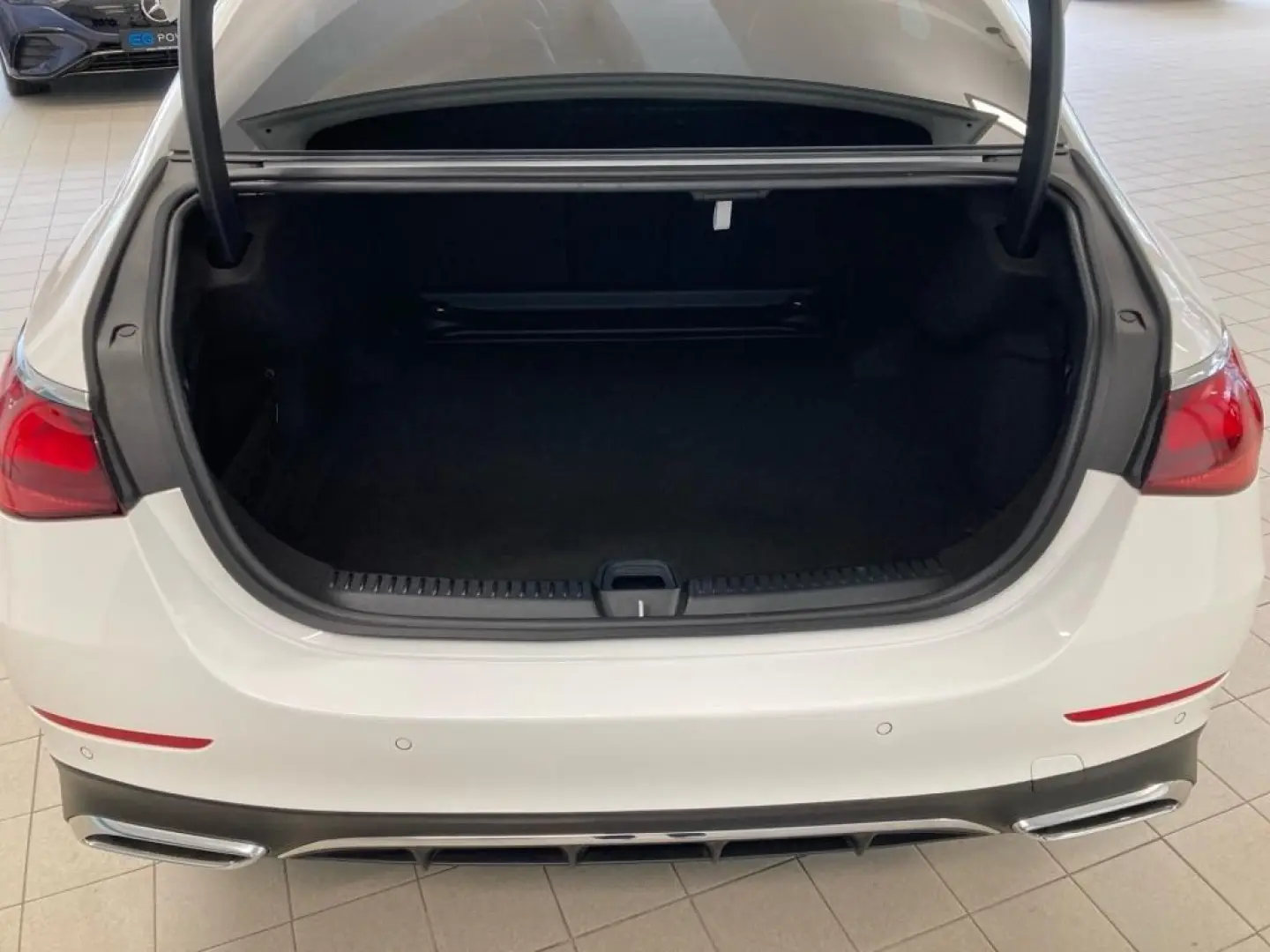 E 220 d AMG-Line+DISTRO+KEYLESS+MBUX Superscreen