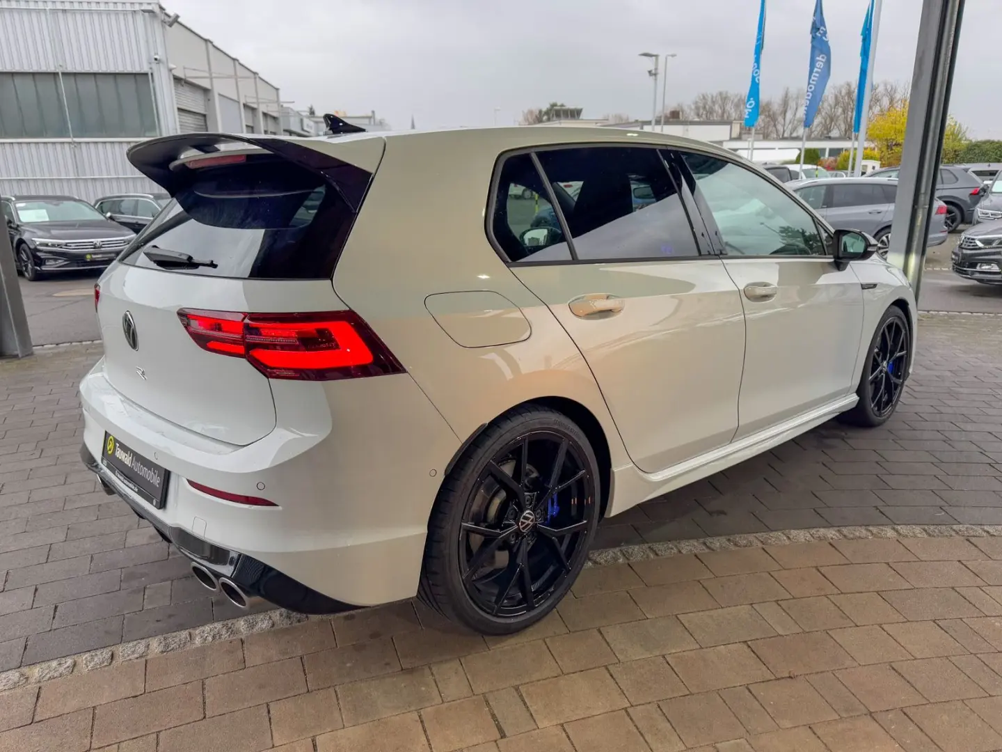 Golf VIII R Perf. 2.0 TSI DSG LEDER/PANO/DCC/HK