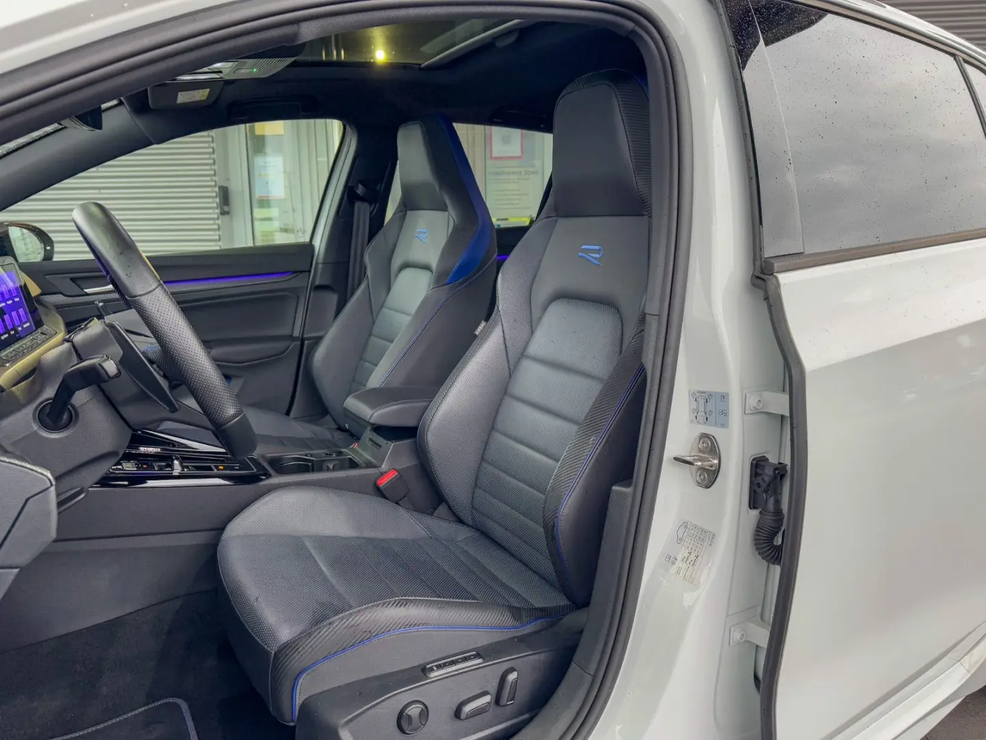 Golf VIII R Perf. 2.0 TSI DSG LEDER/PANO/DCC/HK