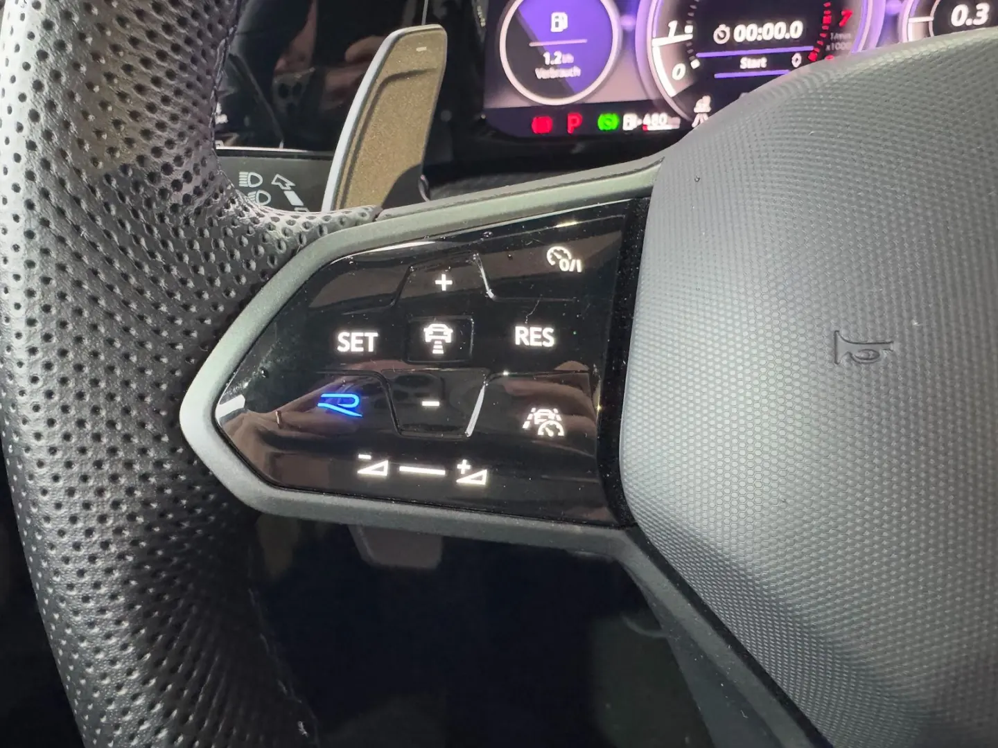 Golf VIII R Perf. 2.0 TSI DSG LEDER/PANO/DCC/HK