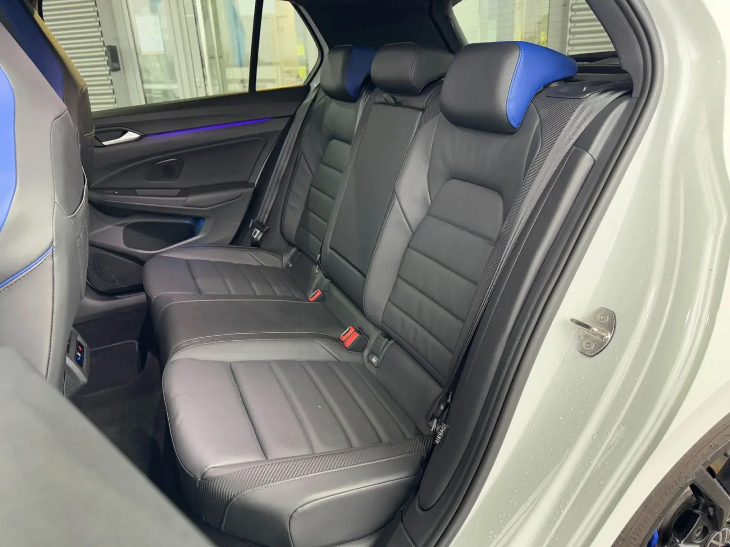 Golf VIII R Perf. 2.0 TSI DSG LEDER/PANO/DCC/HK