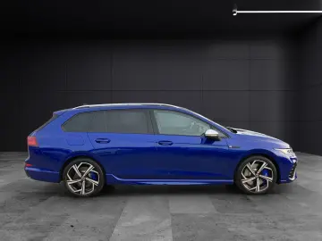 Golf VIII Variant R DSG MATRIX ACC HuD AID PANO 