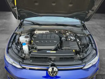 Golf VIII Variant R DSG MATRIX ACC HuD AID PANO 