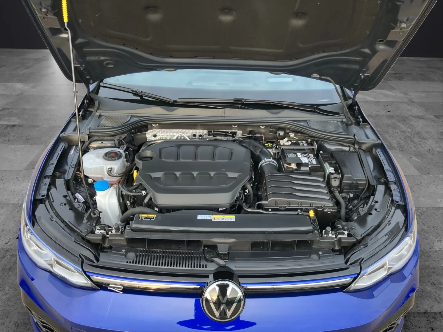Golf VIII Variant R DSG MATRIX ACC HuD AID PANO 