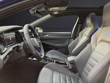 Golf VIII Variant R DSG MATRIX ACC HuD AID PANO 
