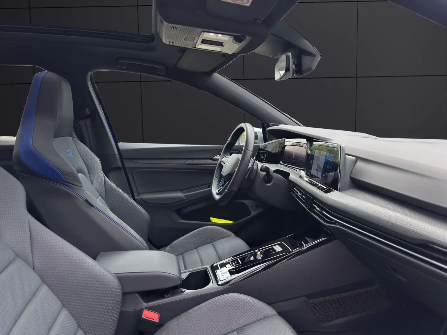 Golf VIII Variant R DSG MATRIX ACC HuD AID PANO 