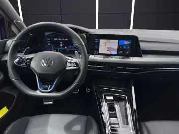 Golf VIII Variant R DSG MATRIX ACC HuD AID PANO 