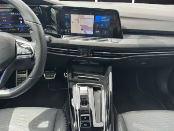 Golf VIII Variant R DSG MATRIX ACC HuD AID PANO 