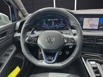 Golf VIII Variant R DSG MATRIX ACC HuD AID PANO 