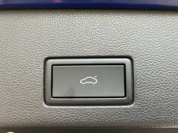 Golf VIII Variant R DSG MATRIX ACC HuD AID PANO 