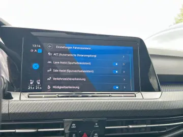 Golf VIII Variant R DSG MATRIX ACC HuD AID PANO 