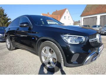 GLC 300 Coupe d 4Matic AHK Pano 19´ Kamera LED B