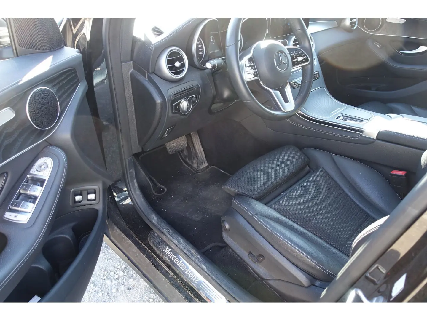 GLC 300 Coupe d 4Matic AHK Pano 19´ Kamera LED B