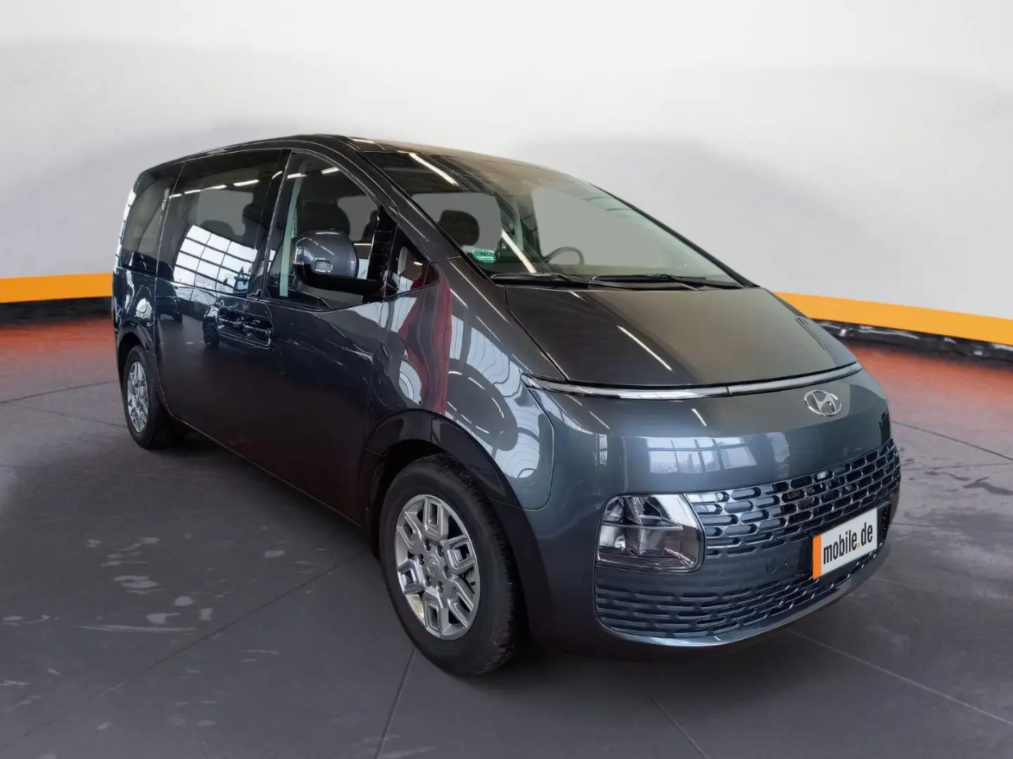 STARIA 9-Sitze 2.2 CRDi AT 2WD TREND Parkpaket N